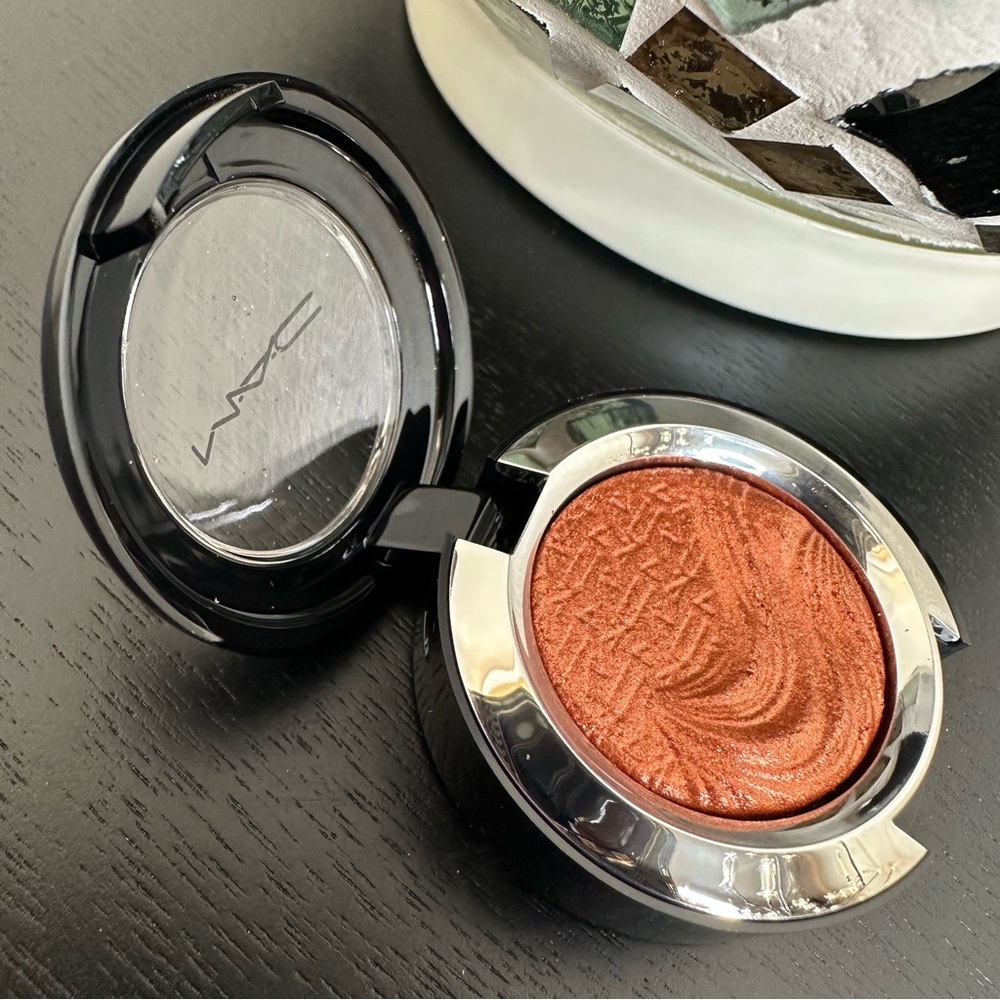 NWOT MAC COP A POSE Extra Dimension Eyeshadow